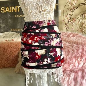 White House Black Market Skirt (New with tags)